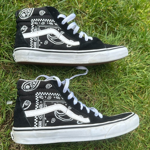 Shoes - Vans unisex men’s size 7.5          Women size 9